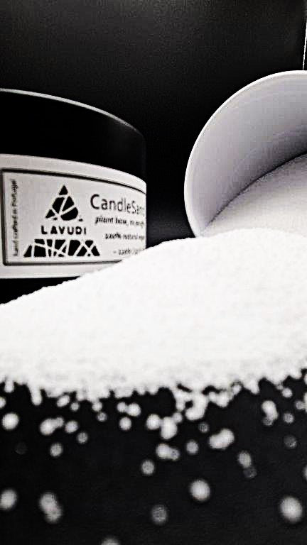 LAVURI® Initials Edition Kerzensand Perlwachs, schwarze Tube, 100 % natürlich, 500 g inkl. Dochte, paraffinfrei, weiß