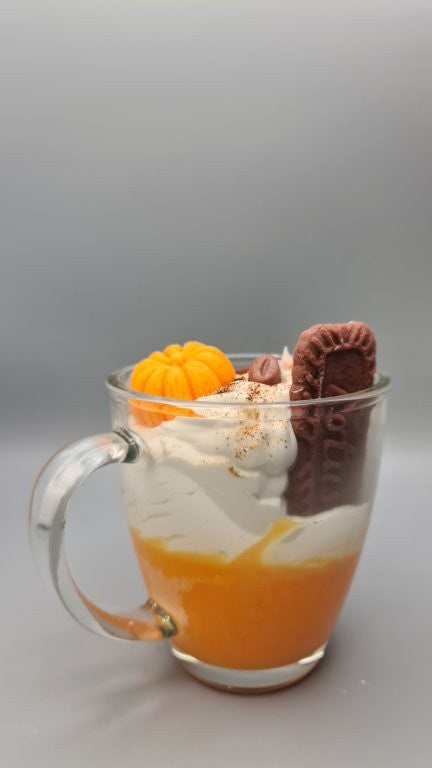LAVURI® Spricy Pumpkin Soja Wachs Duftkerze biologisch vegan Herbst Geschenk detaillierte Verzierungen wiederverwendbar Henkel Glas handmade