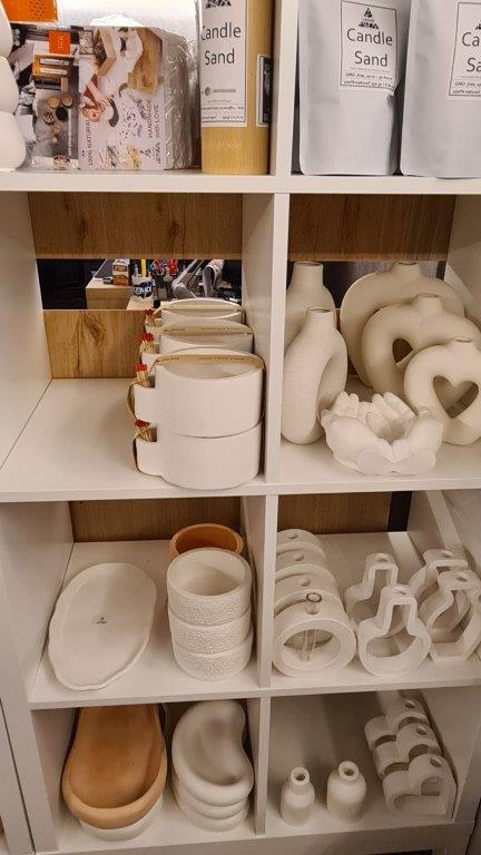 LAVURI® GYMSUM Giesspulver, Figuren- und Reliefgiessmasse, ausgehärteten Gegenstände weisen eine betonartige, matte Oberfläche auf und lassen sich kinderleicht bemalen