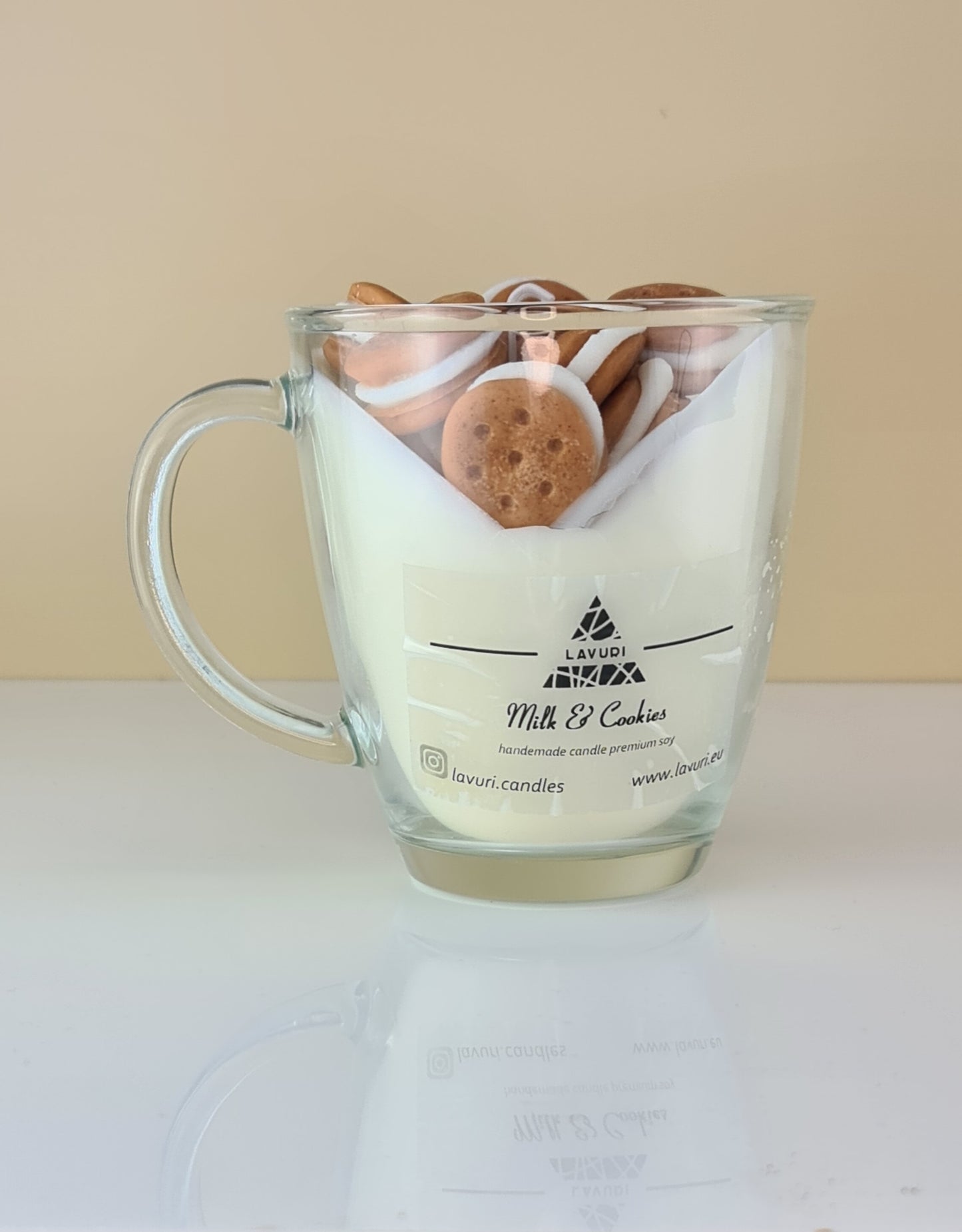 LAVURI® MILK & Cookie in Henkel- Tasse aus Soja Wachs Duftkerze vegan handmade
