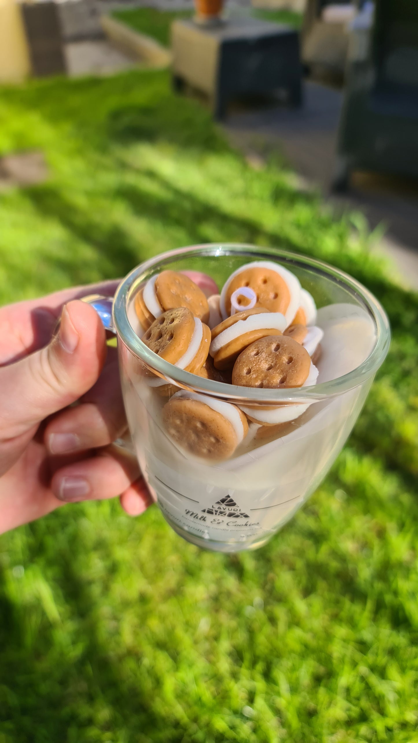 LAVURI® MILK & Cookie in Henkel- Tasse aus Soja Wachs Duftkerze vegan handmade