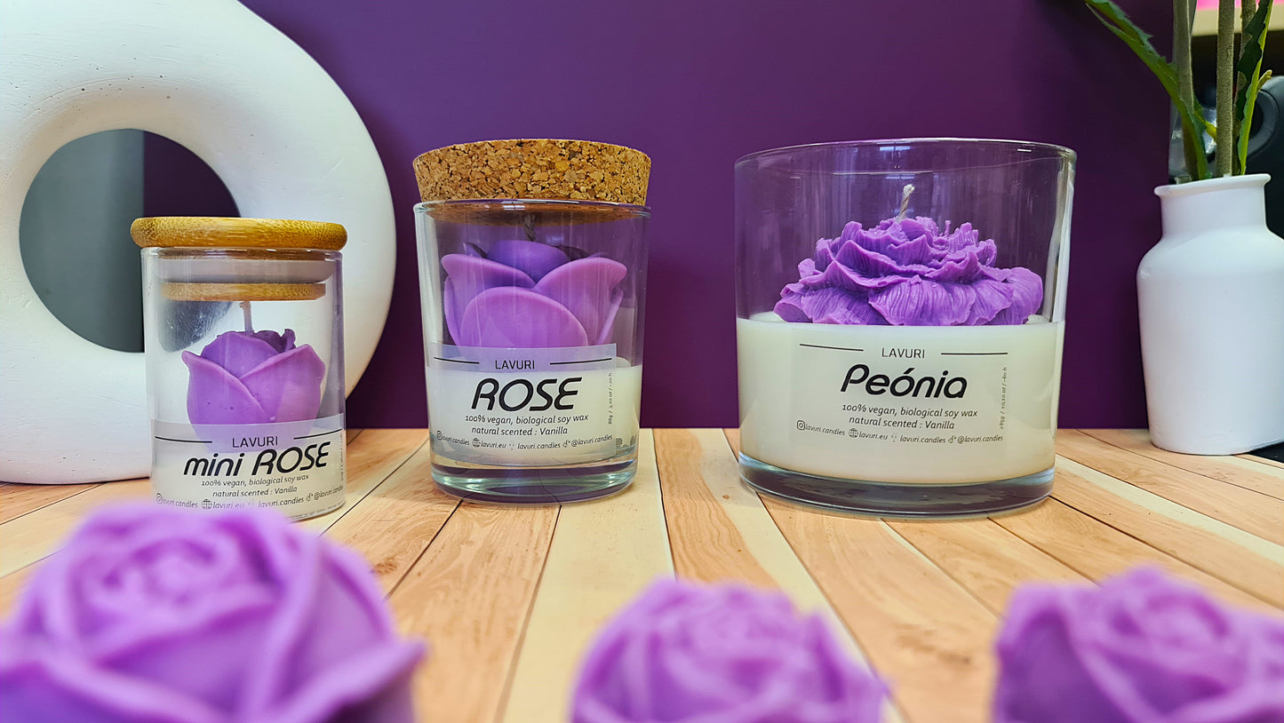 LAVURI mini ROSE in a glass jar with wooden lid, vanilla scented candle made from 100% natural soy wax, vegan, handmade, reusable glass, various colors and fragrances available.