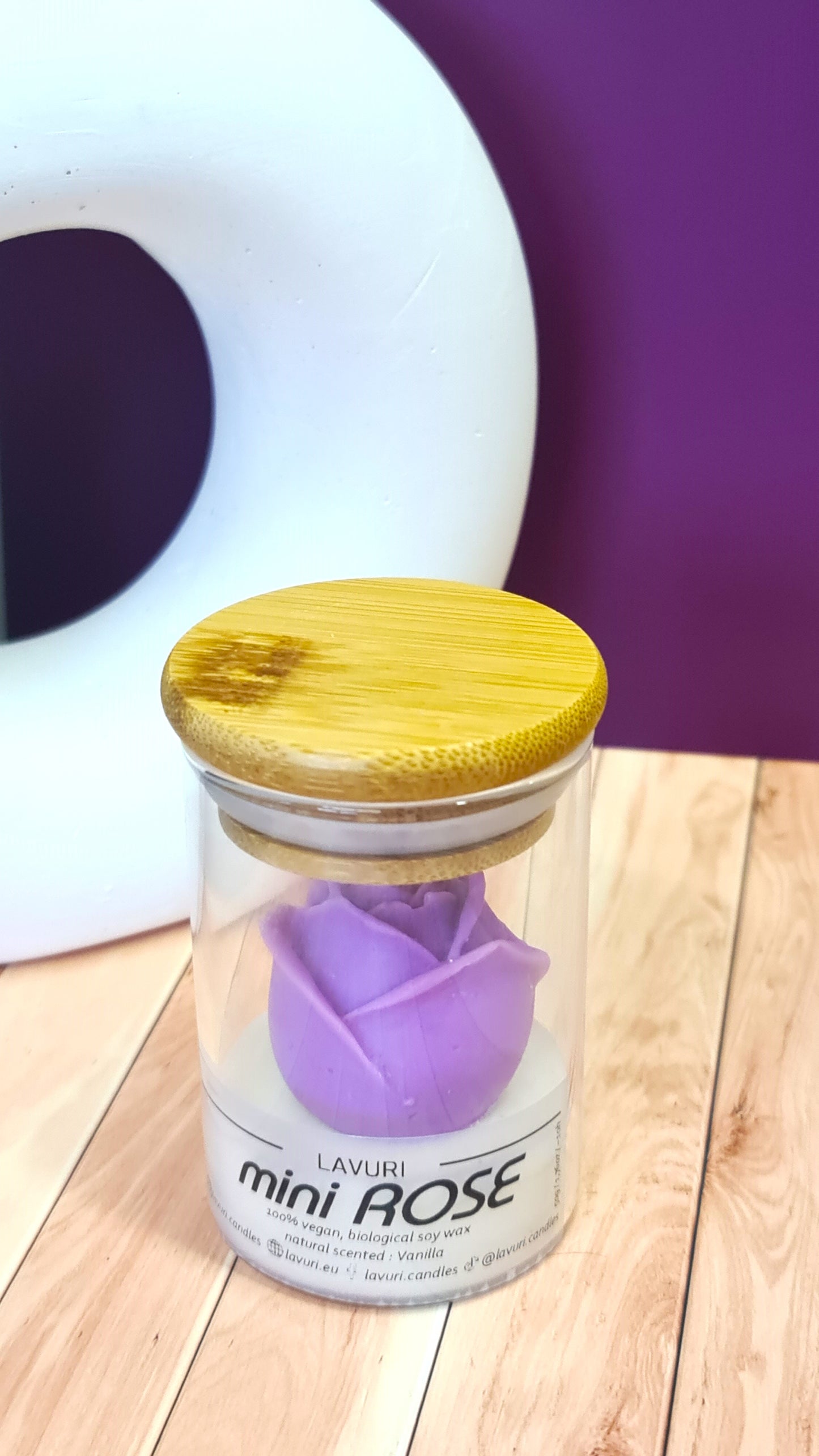LAVURI mini ROSE in a glass jar with wooden lid, vanilla scented candle made from 100% natural soy wax, vegan, handmade, reusable glass, various colors and fragrances available.