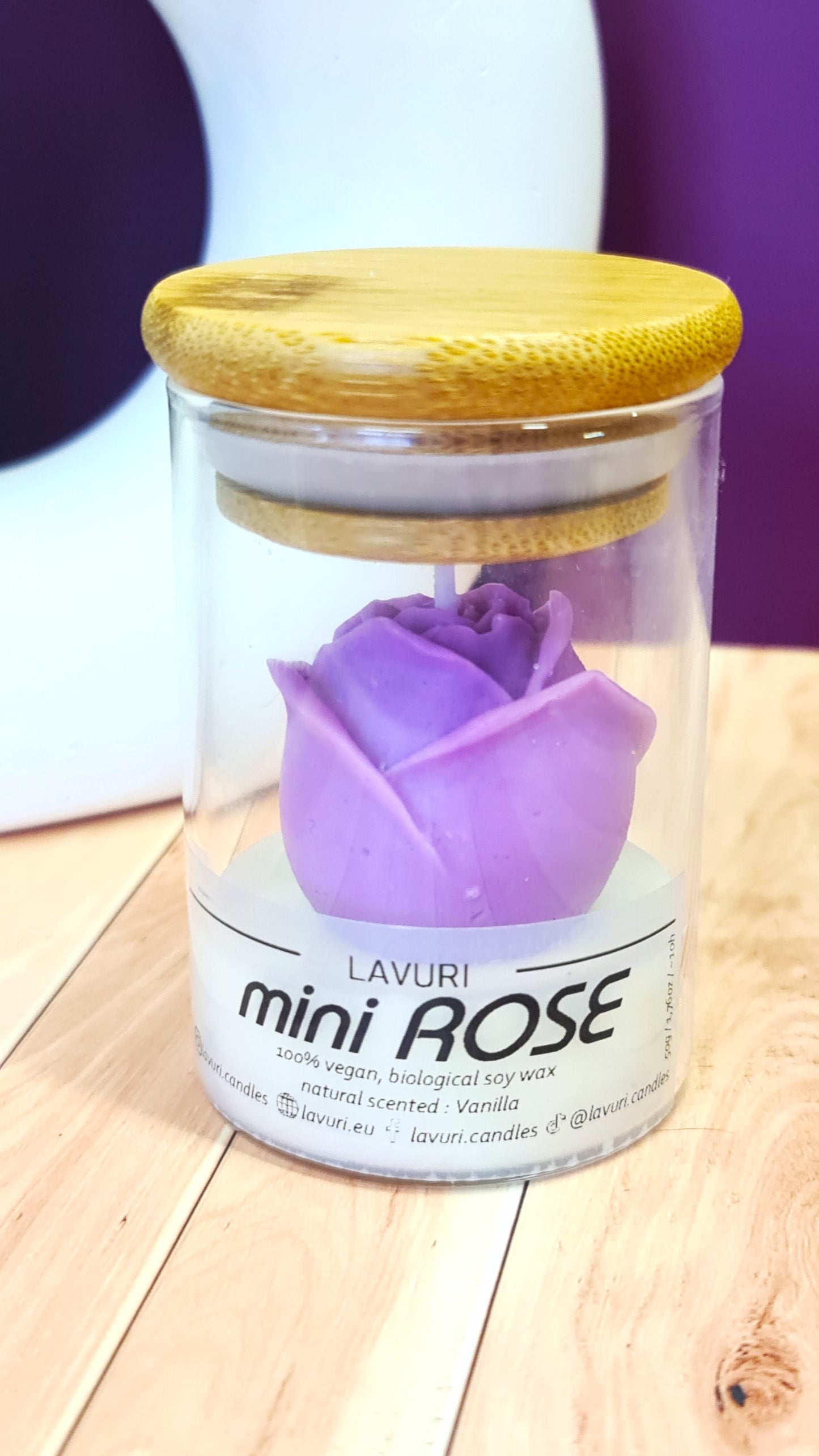LAVURI mini ROSE in a glass jar with wooden lid, vanilla scented candle made from 100% natural soy wax, vegan, handmade, reusable glass, various colors and fragrances available.