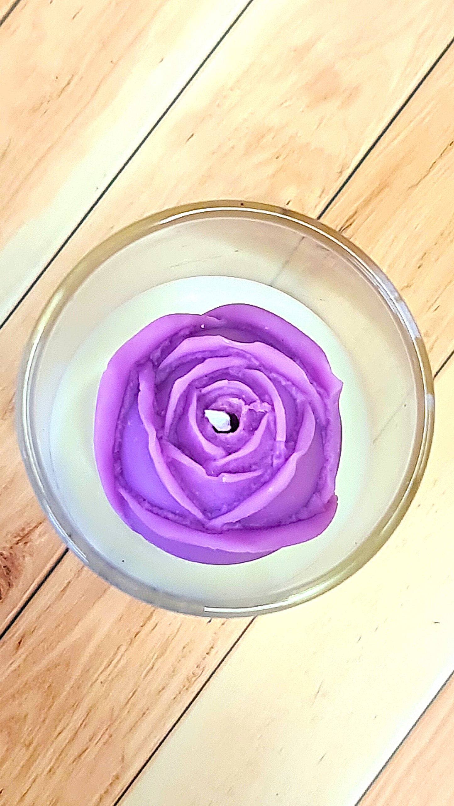 LAVURI mini ROSE in a glass jar with wooden lid, vanilla scented candle made from 100% natural soy wax, vegan, handmade, reusable glass, various colors and fragrances available.