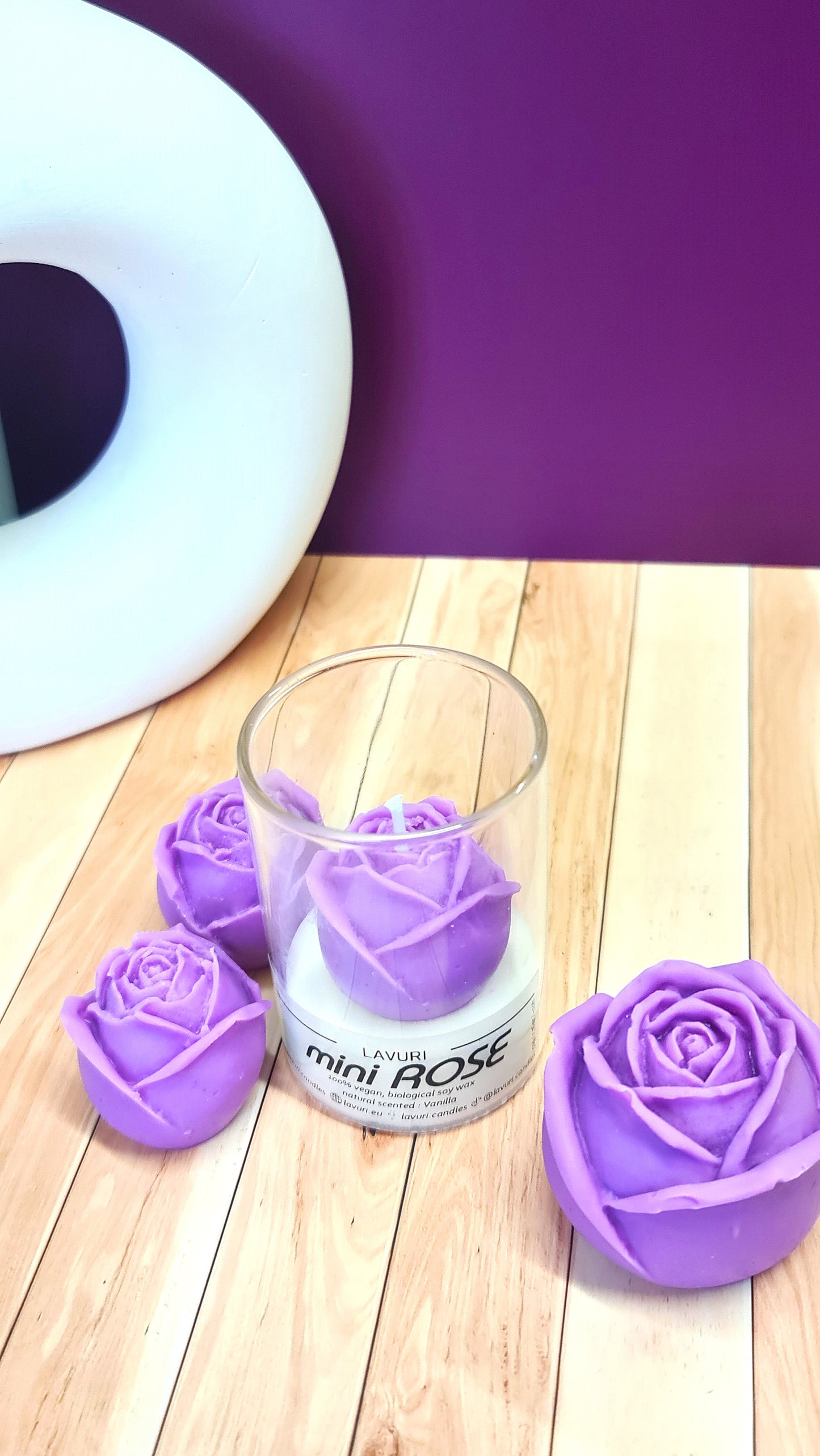 LAVURI mini ROSE in a glass jar with wooden lid, vanilla scented candle made from 100% natural soy wax, vegan, handmade, reusable glass, various colors and fragrances available.