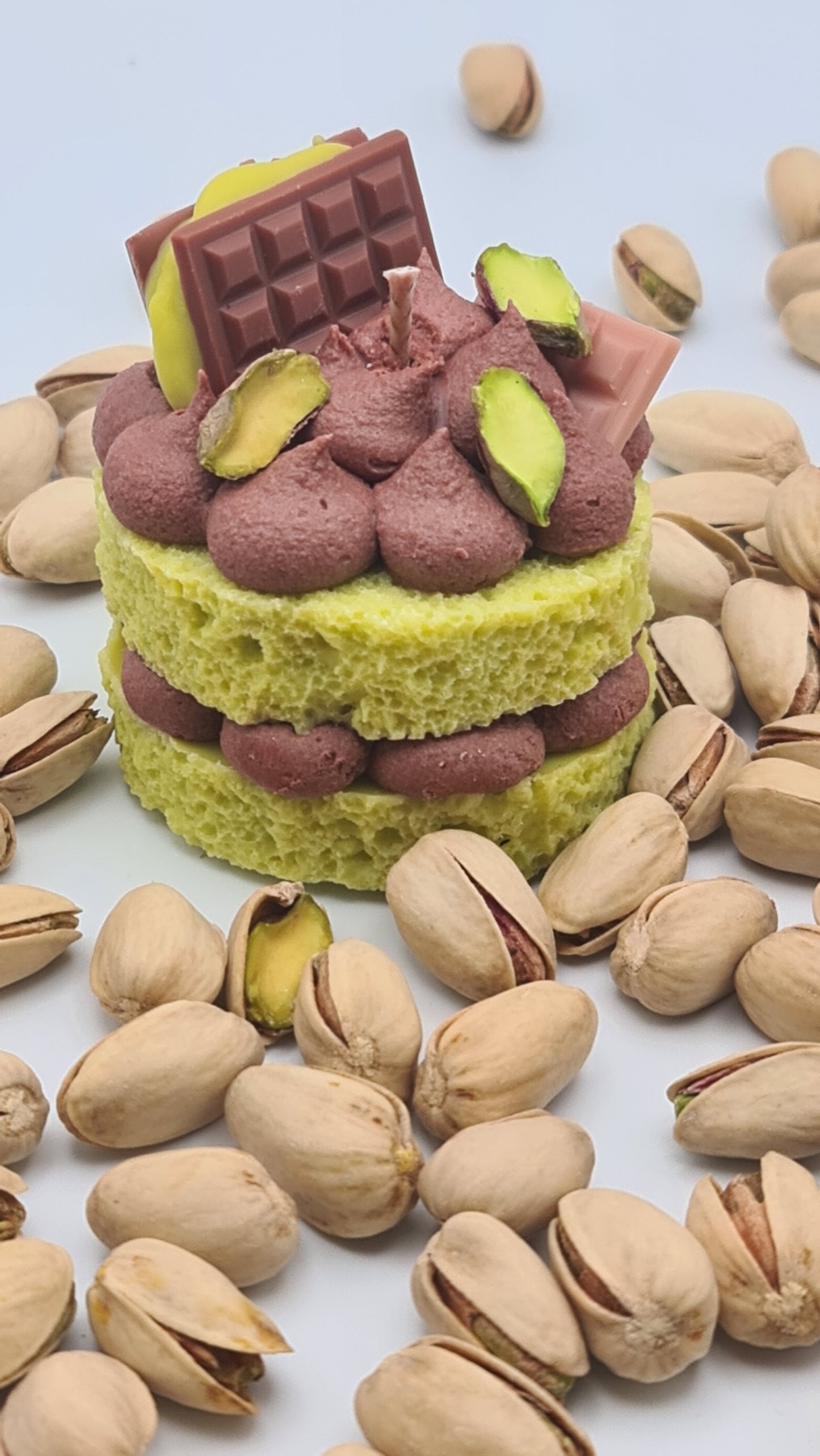 DUBAI Choclate Cake Candle, 100% handmade soy waxed scented Candle, Pistachio creme look on fluffy Cake base