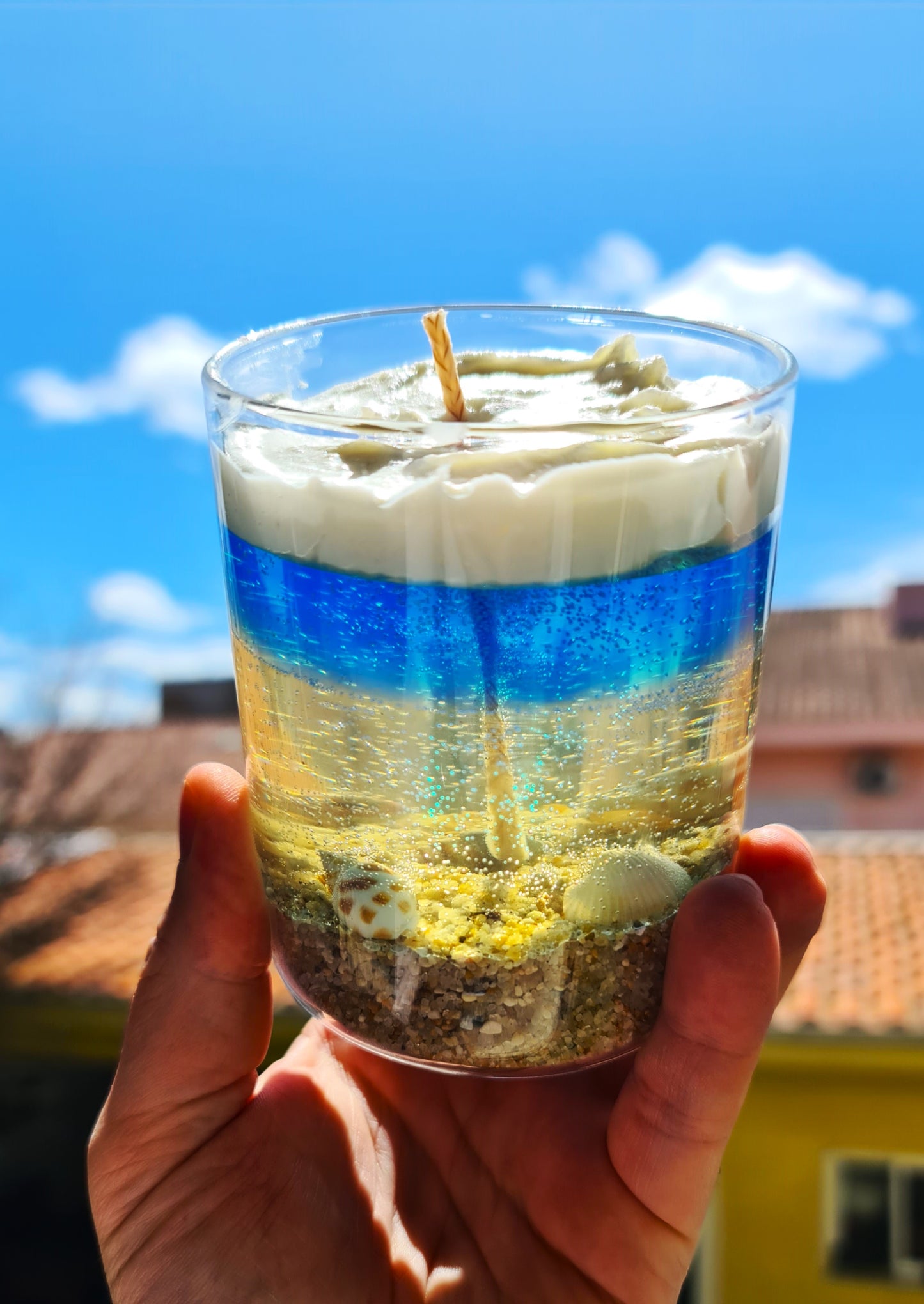 PRAIA Beach Candle with personal hand picked Sand & Shells from Portugal in sparkling gel wax and 100% natural soy wax foam breath as topping