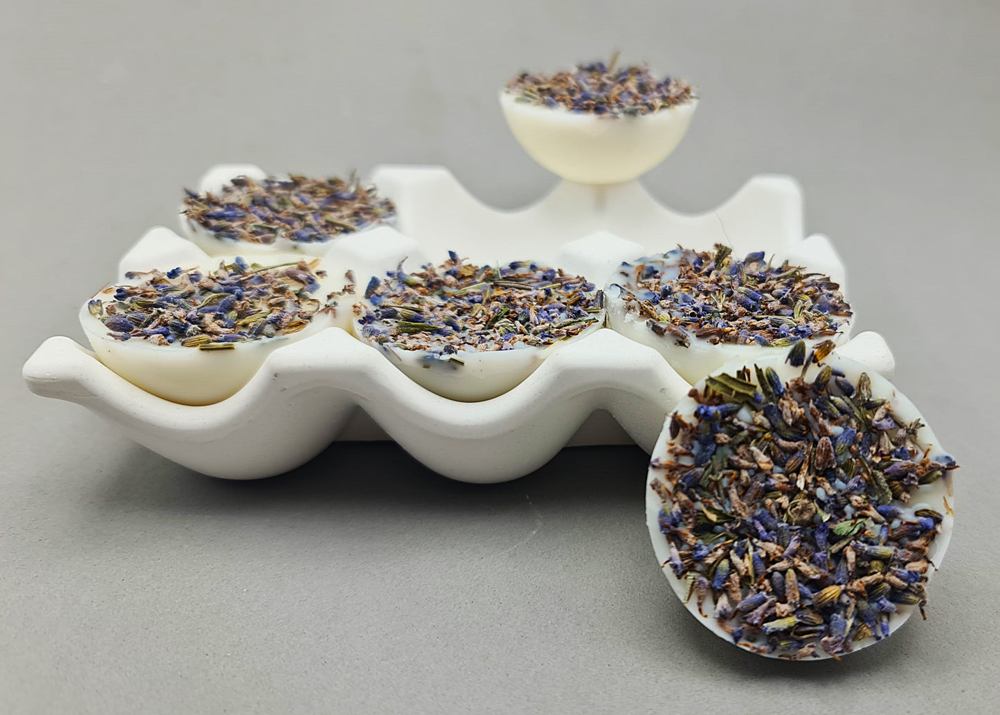 LAVURI® EGGY Tray 6er EIER Schale Dekoration Deco für Eier, Muffin, Wax- Melts, Aufbewahrung von Kosmetik Schwämmen, weiss