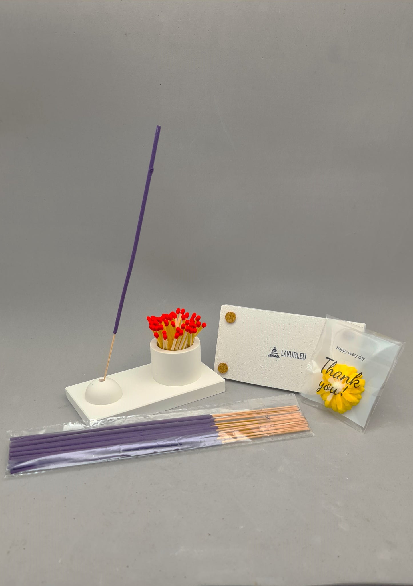 LAVURI® Pure Calm SET mit 20 Lavendel Räucherstäbchen mit Tablot inkl. Streichhölzer, handgefertigt, persönlich verpackt