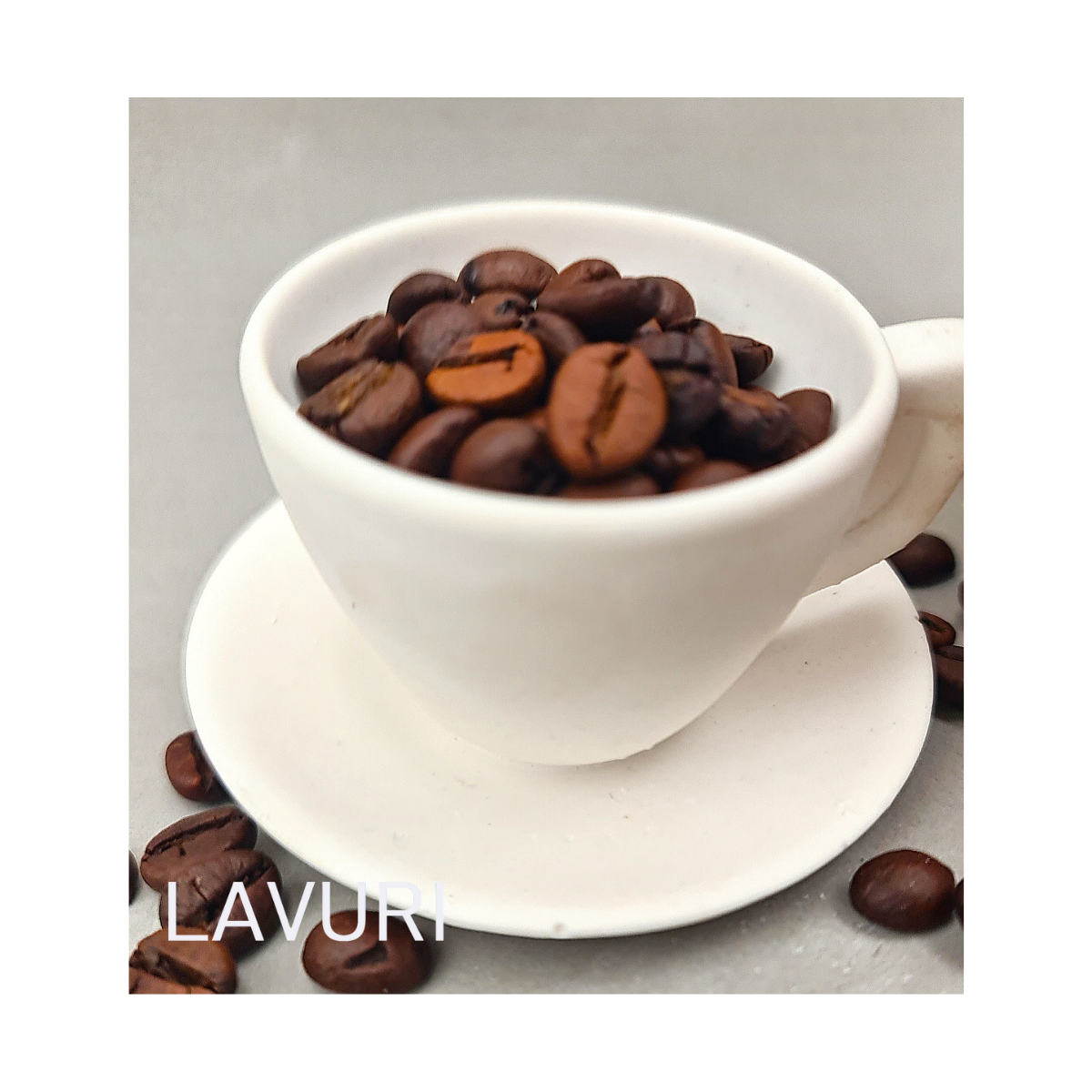 LAVURI® ESPRESSO Tasse auf festem Teller für Wachskerzen, Kerzensand / Perlwachs, Stabkerzen- Halter, Dekoration und als Duftkerzen Varianten erhältlich