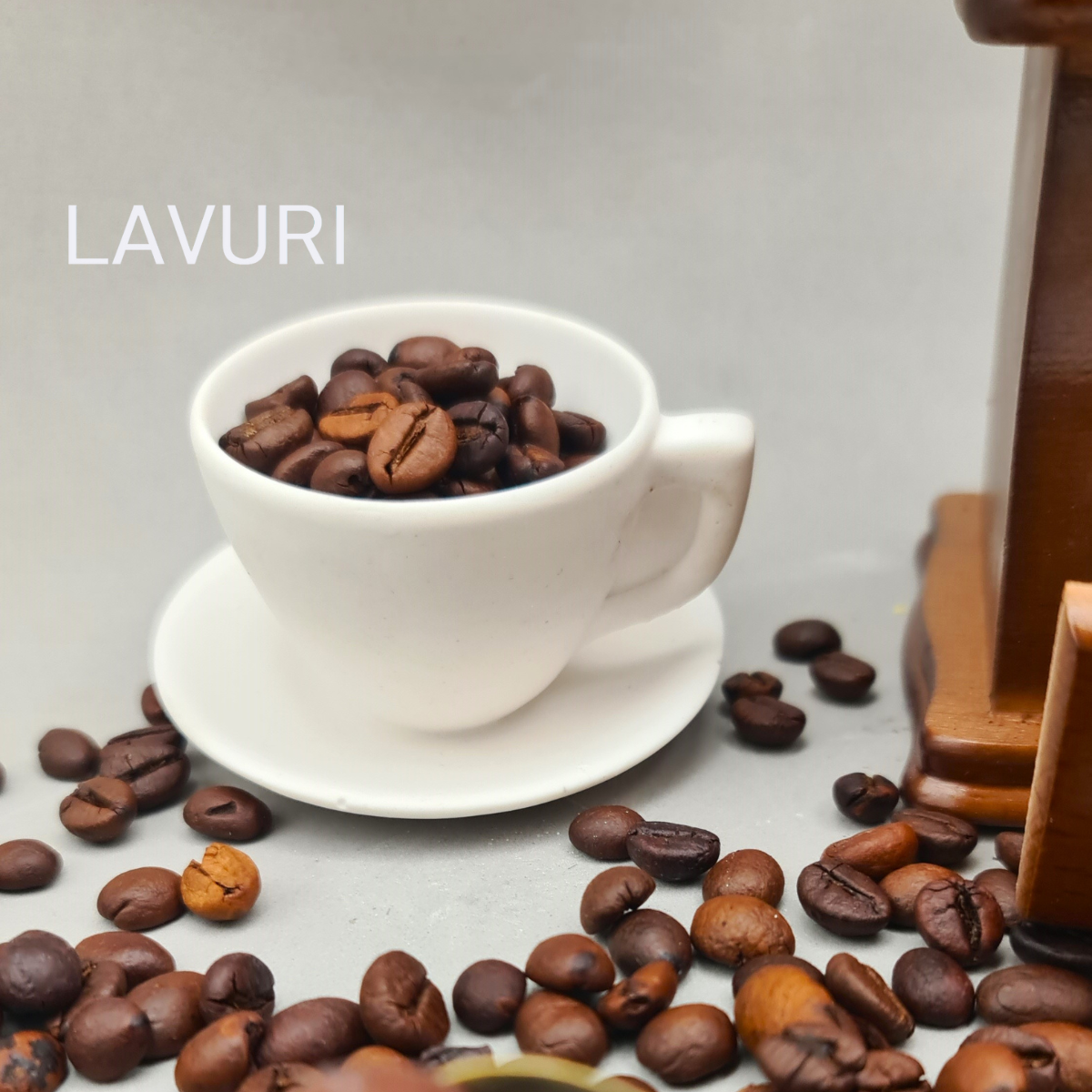 LAVURI® ESPRESSO Tasse auf festem Teller für Wachskerzen, Kerzensand / Perlwachs, Stabkerzen- Halter, Dekoration und als Duftkerzen Varianten erhältlich