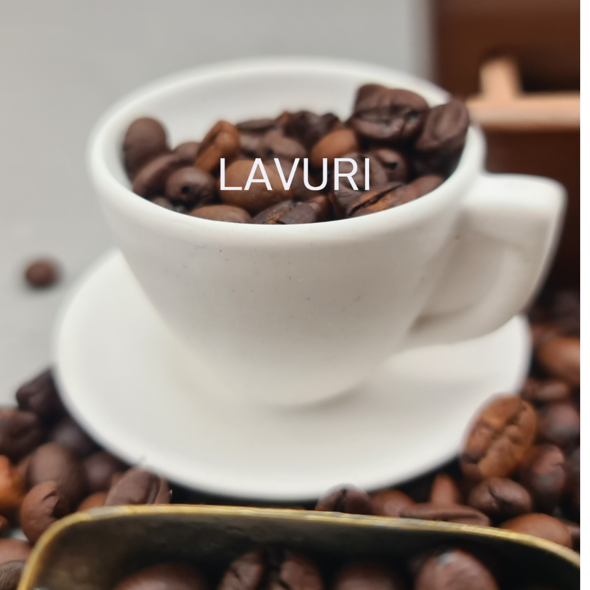 LAVURI® ESPRESSO Tasse auf festem Teller für Wachskerzen, Kerzensand / Perlwachs, Stabkerzen- Halter, Dekoration und als Duftkerzen Varianten erhältlich