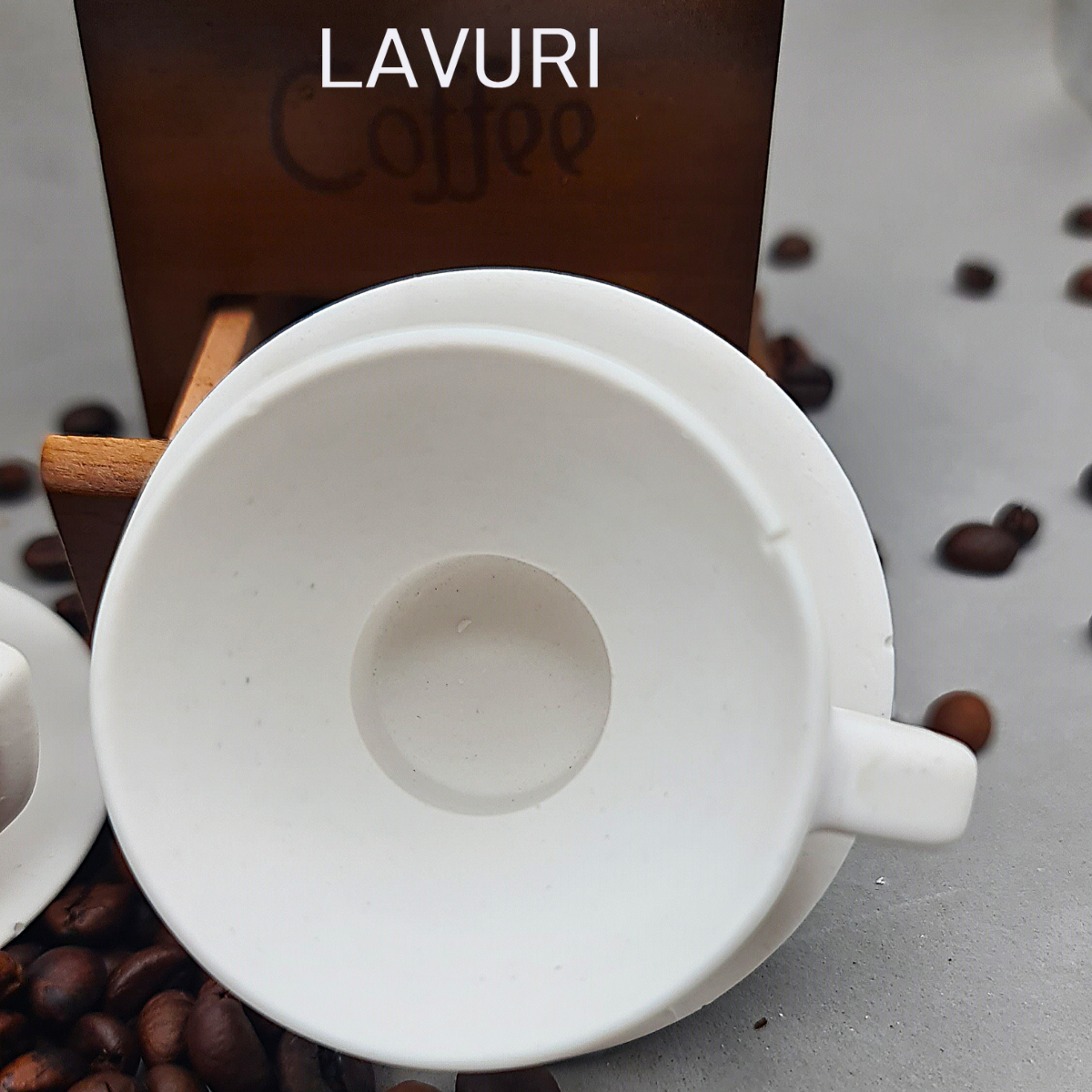 LAVURI® ESPRESSO Tasse auf festem Teller für Wachskerzen, Kerzensand / Perlwachs, Stabkerzen- Halter, Dekoration und als Duftkerzen Varianten erhältlich
