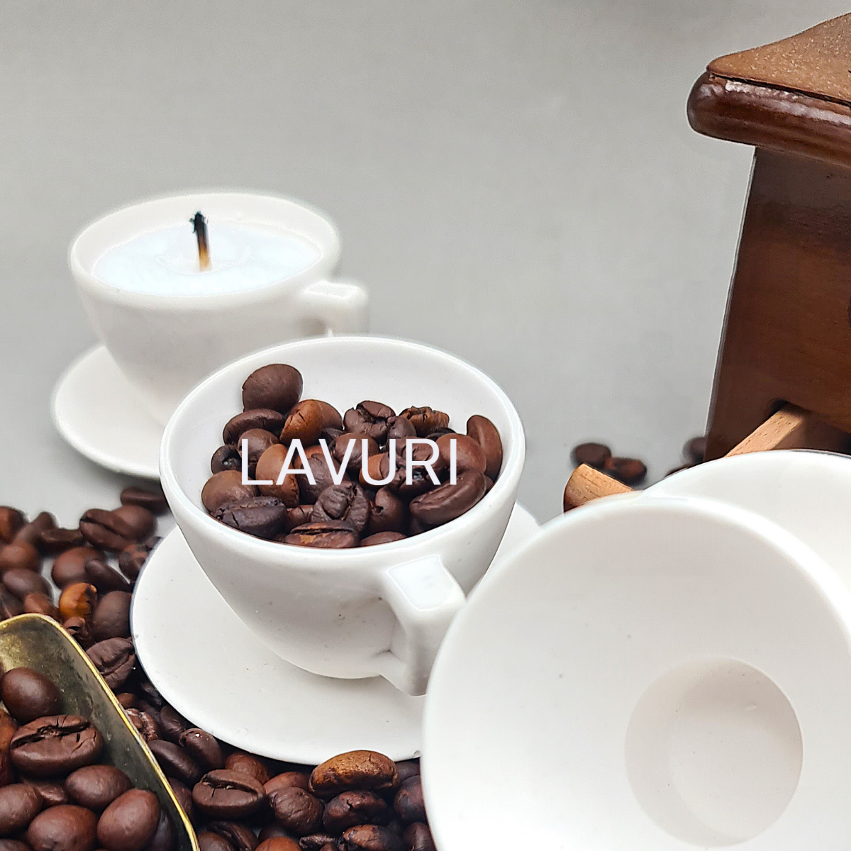 LAVURI® ESPRESSO Tasse auf festem Teller für Wachskerzen, Kerzensand / Perlwachs, Stabkerzen- Halter, Dekoration und als Duftkerzen Varianten erhältlich