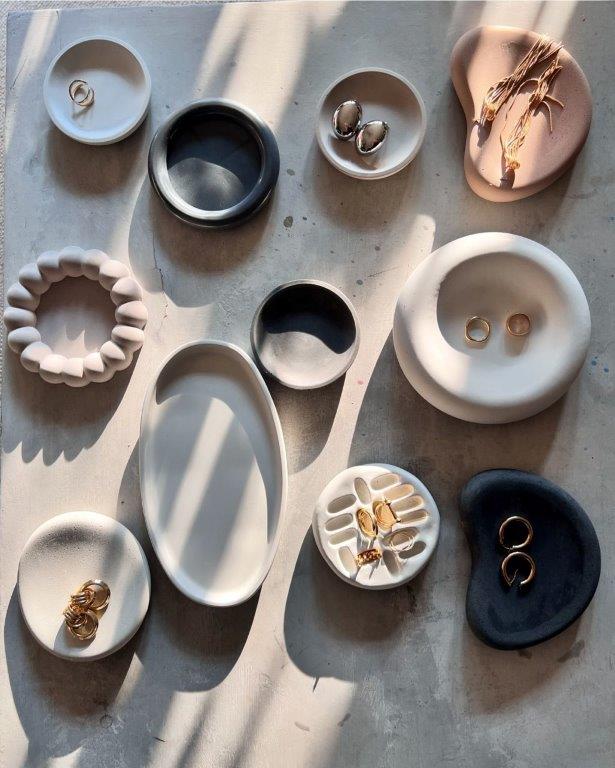 LAVURI® GYMSUM Giesspulver, Figuren- und Reliefgiessmasse, ausgehärteten Gegenstände weisen eine betonartige, matte Oberfläche auf und lassen sich kinderleicht bemalen