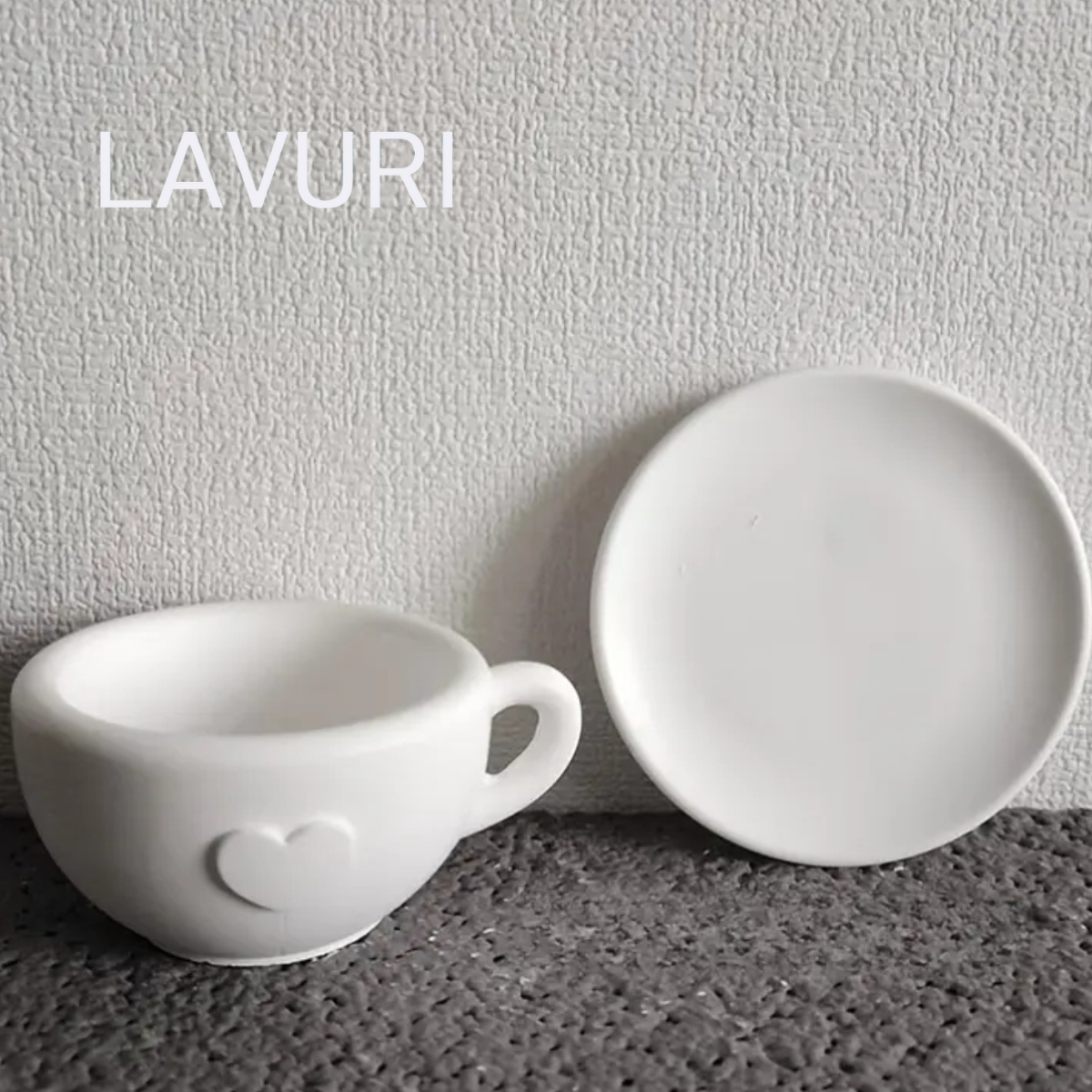LAVURI® Cappuccino Tasse mit separatem Teller für Wachskerzen, Kerzensand / Perlwachs, Trockenblumen, Dekoration und als Duftkerzen Varianten erhältlich