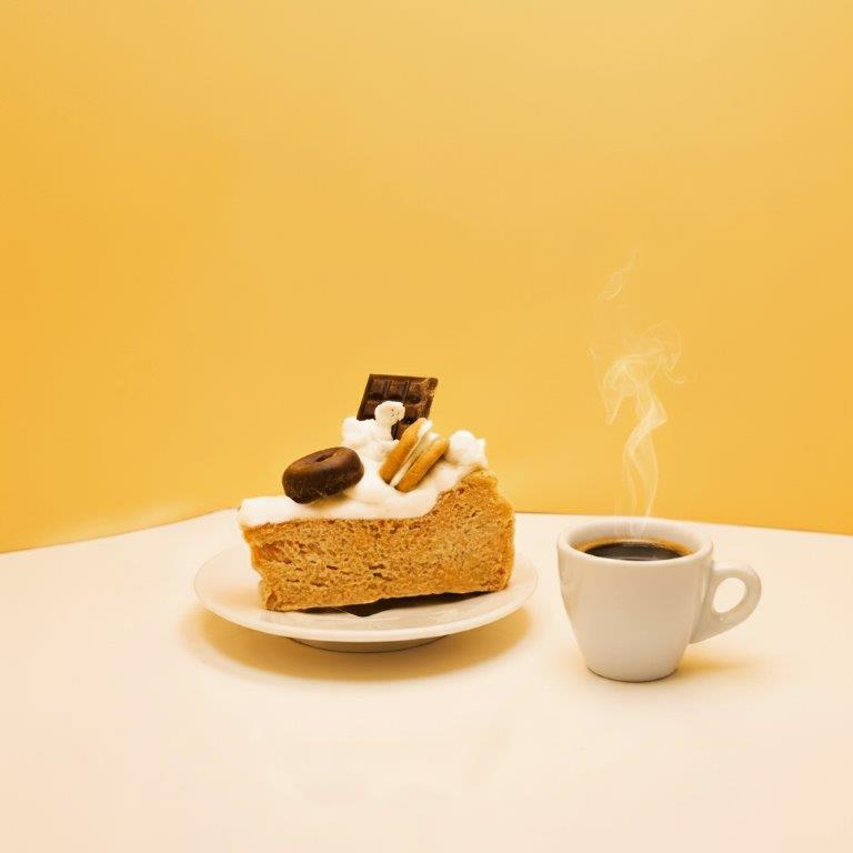 LAVURI® Caramel Slice - Cake - with whipped cream, chocolate bars and cookie rings as decoration