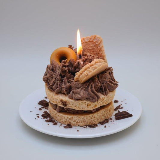 LAVURI® Caramel Cake Candle - Cake with whipped cream, chocolate bars and cookie rings as decoration
