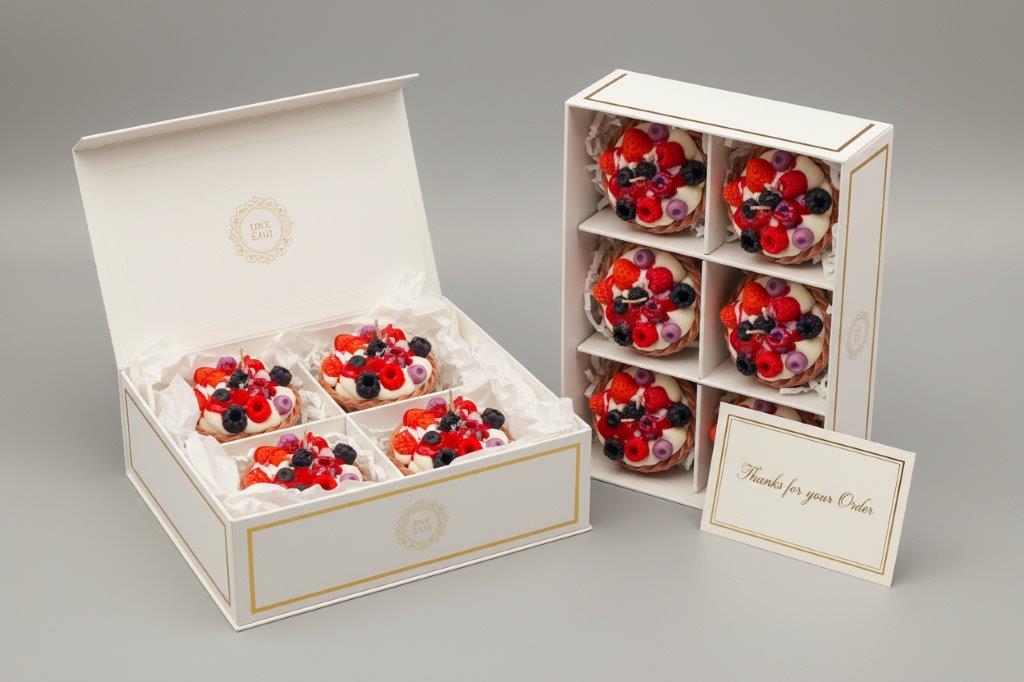 LAVURI® Silvestri Tart - Gourmet Cookie Candle, Berry mix with creme, red Gel- Wax Sauce and pouder as garnish