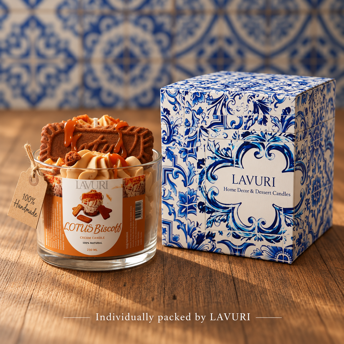 LAVURI LOTUS BISCOFF – handgjort sojaljus i dessertstil – ljus med sin egen LAVURI Azulejo-förpackning för detaljhandeln.